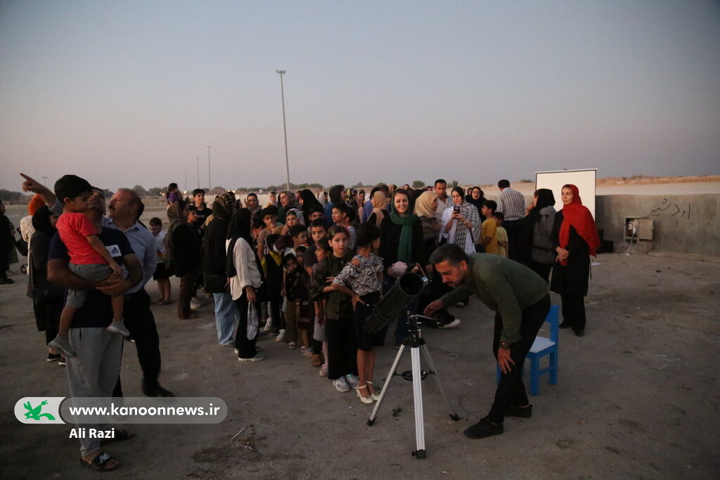 کاوش کودکان عالیشهری در آسمان شب