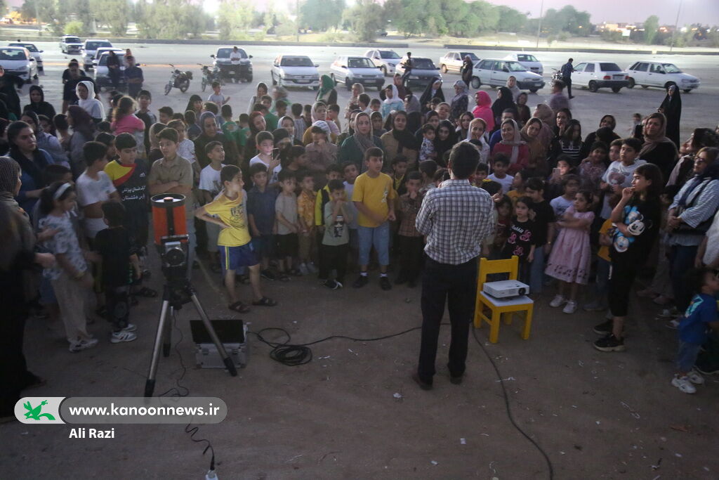 کاوش کودکان عالیشهری در آسمان شب