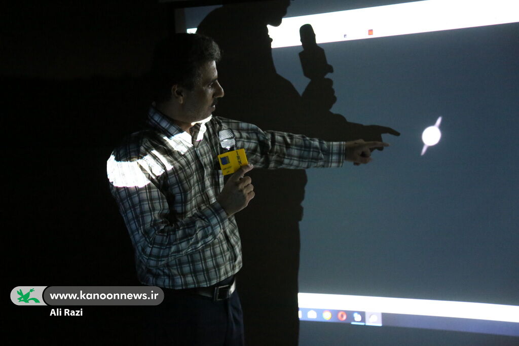 کاوش کودکان عالیشهری در آسمان شب