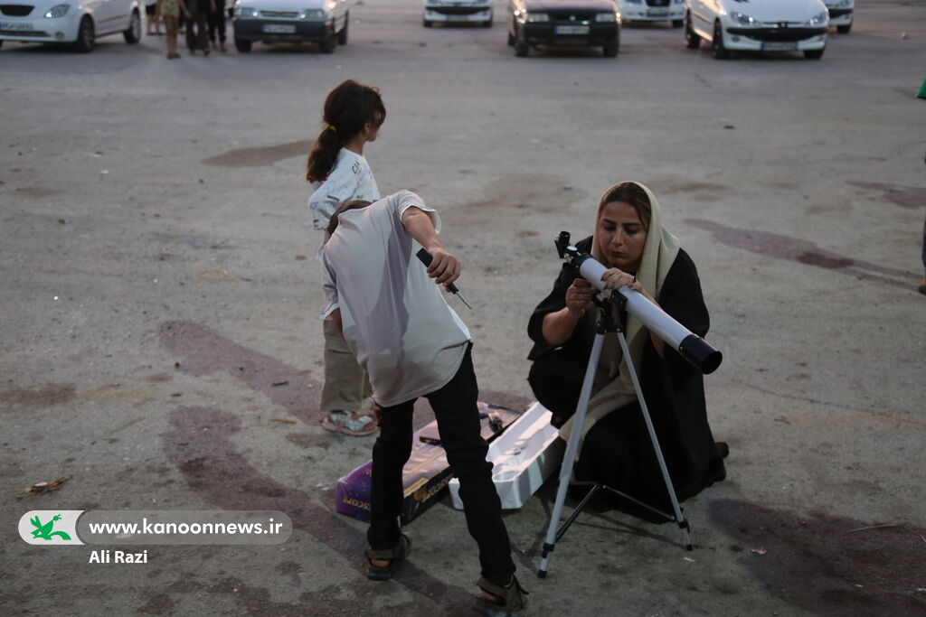 کاوش کودکان عالیشهری در آسمان شب