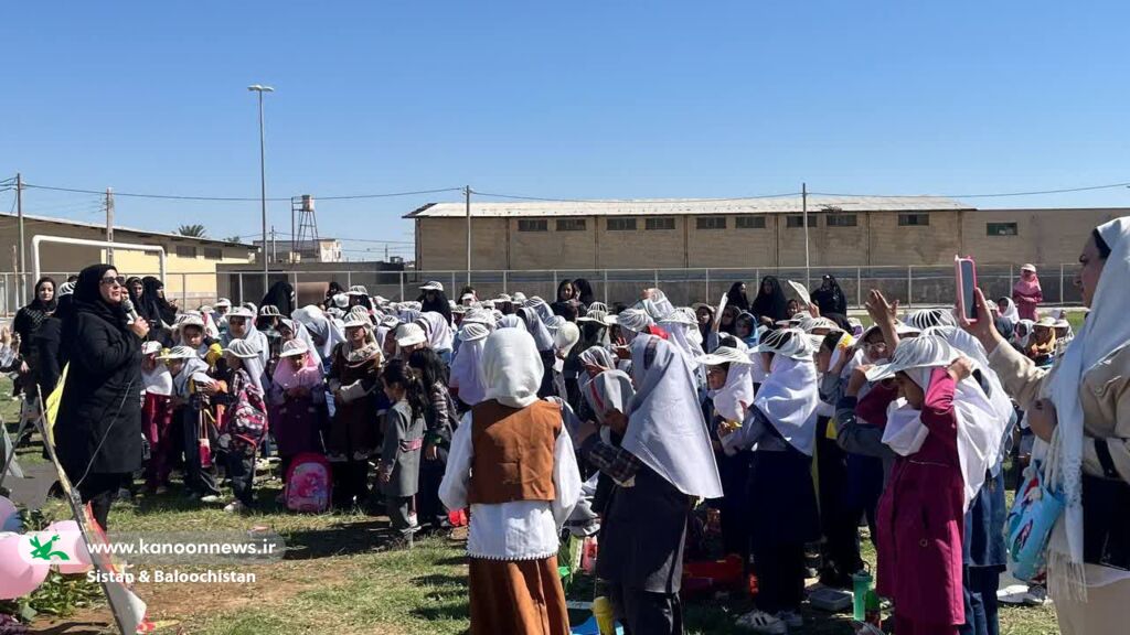 شادپیمایی عروسکهای غول پیکر با کودکان زابل(سیستان و بلوچستان)