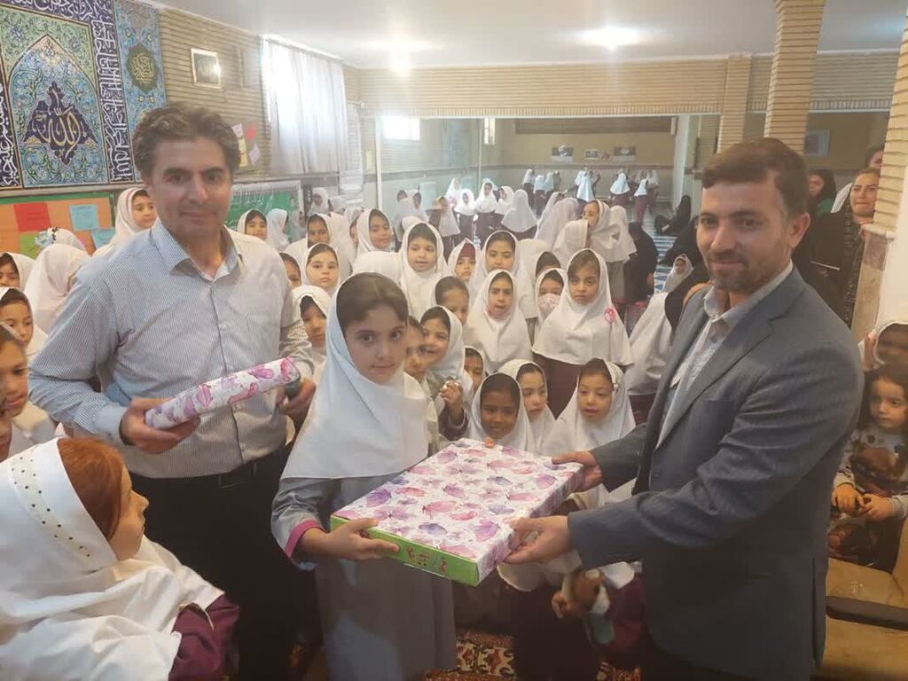 کتابخانه سیار کانون البرز در قالب «پیک امید» به روستاها رفت