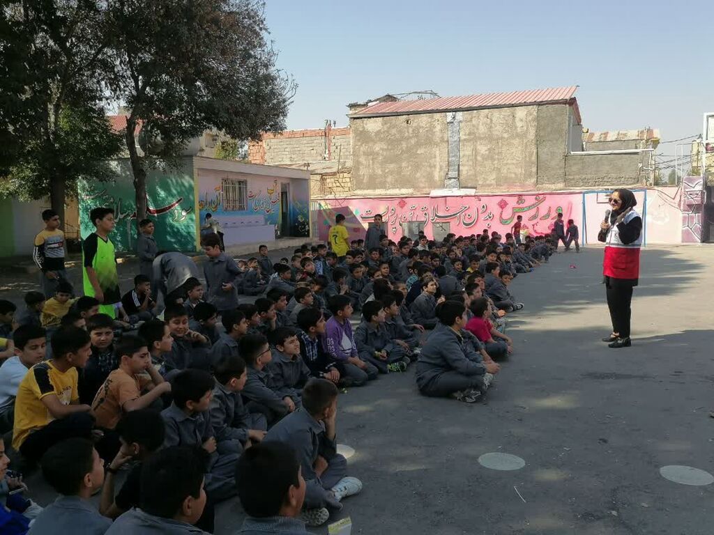 کتابخانه سیار کانون البرز در قالب «پیک امید» به روستاها رفت