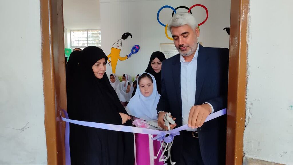  طرح «هر کلاس، یک قفسه کتاب» توسط کانون استان ایلام در دومدرسه مناطق کم برخوردارایلام اجرا شد

