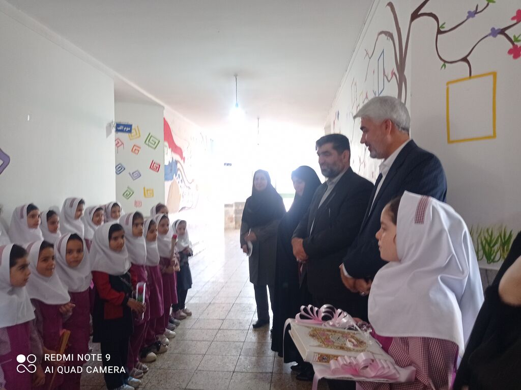  طرح «هر کلاس، یک قفسه کتاب» توسط کانون استان ایلام در دومدرسه مناطق کم برخوردارایلام اجرا شد
