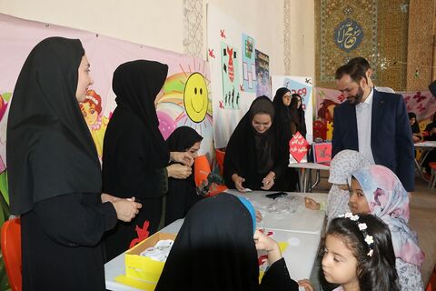 اجتماع کودکان و نوجوانان کانونی با برنامه های فرهنگی ، هنری و ادبی در حمایت از کودکان مظلوم غزه و لبنان در نماز جمعه اصفهان