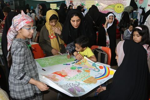 اجتماع کودکان و نوجوانان کانونی با برنامه های فرهنگی ، هنری و ادبی در حمایت از کودکان مظلوم غزه و لبنان در نماز جمعه اصفهان