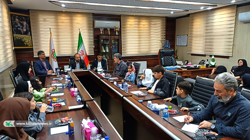 دیدار کودکان عضوکانون لرستان با مسئولین شهر خرم آباد دیدار کودکان عضوکانون لرستان با مسئولان شهر خرم آباد