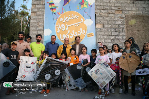 پرواز بادبادکها در یزد