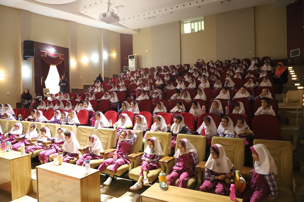 اجرای نمایش کودکانه «هپل و پری»