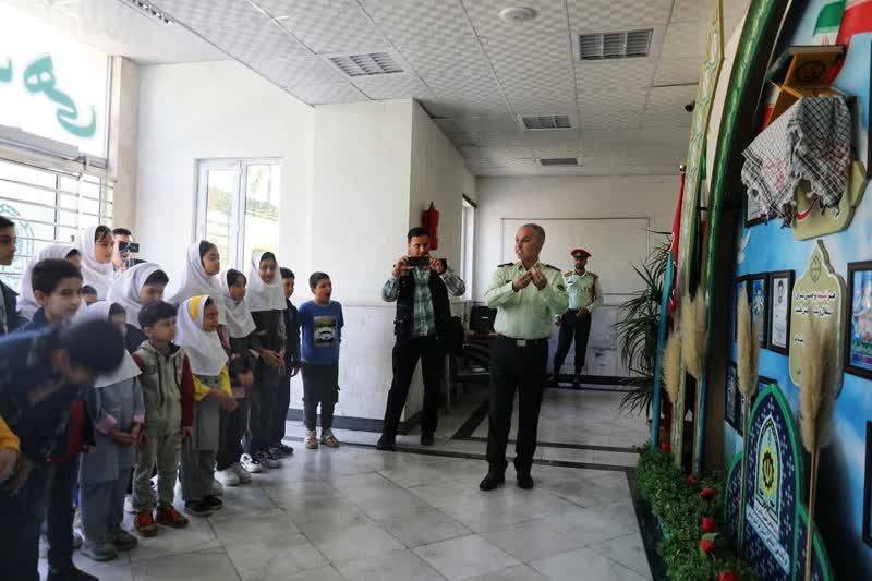 دیدار صمیمی اعضای مراکز کانون با فرماندهی نیروی انتظامی استان