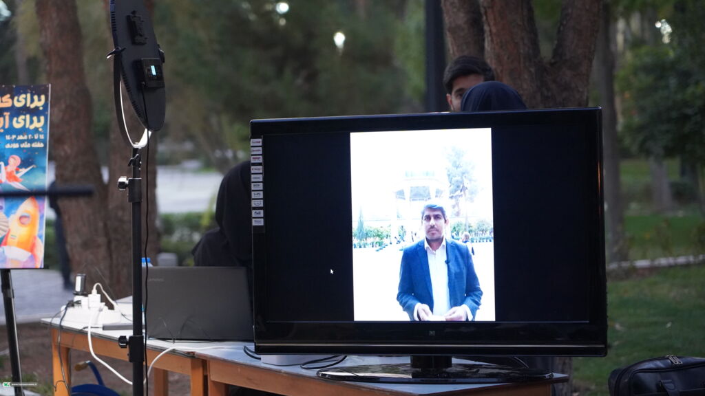 ویژهبرنامه ادبی در آرامگاه فردوسی و حافظ برگزار شد