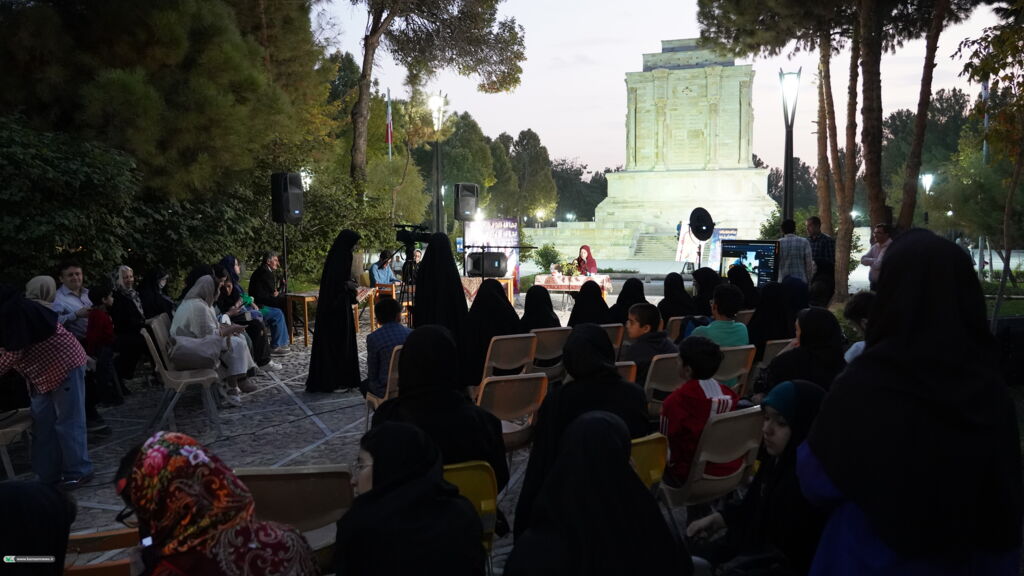 ویژهبرنامه ادبی در آرامگاه فردوسی و حافظ برگزار شد