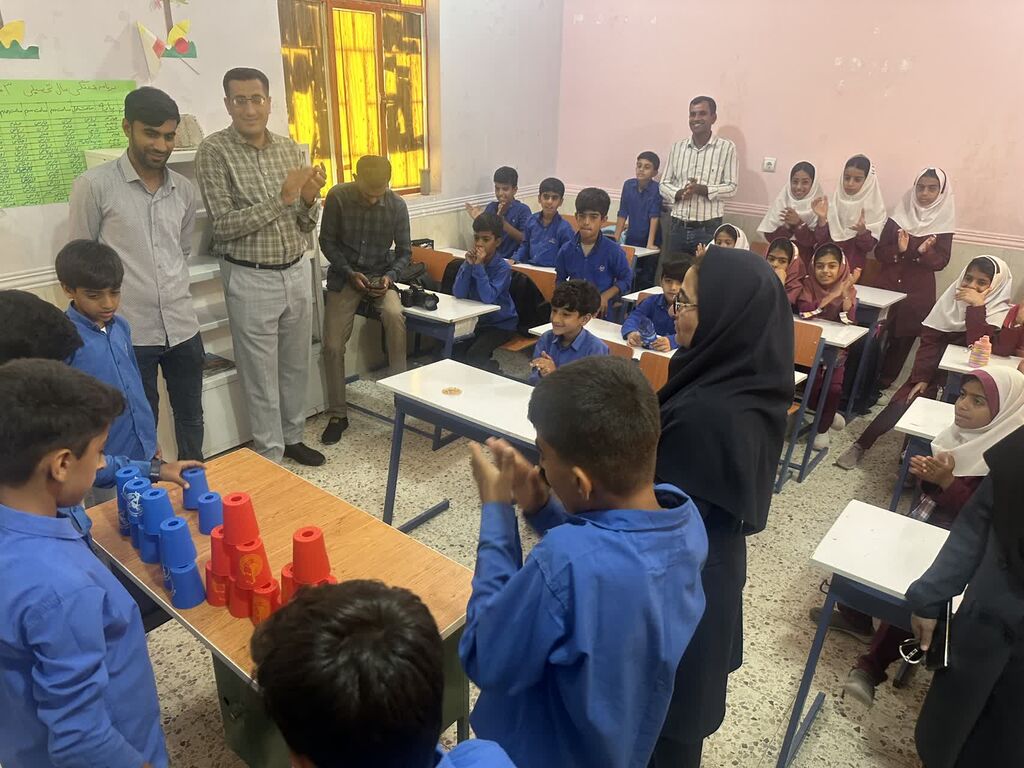 آغاز فعالیت کتابخانه دبستان مالک روستای پاتل با حضور پیک امید مرکز فرهنگی هنری سیریک