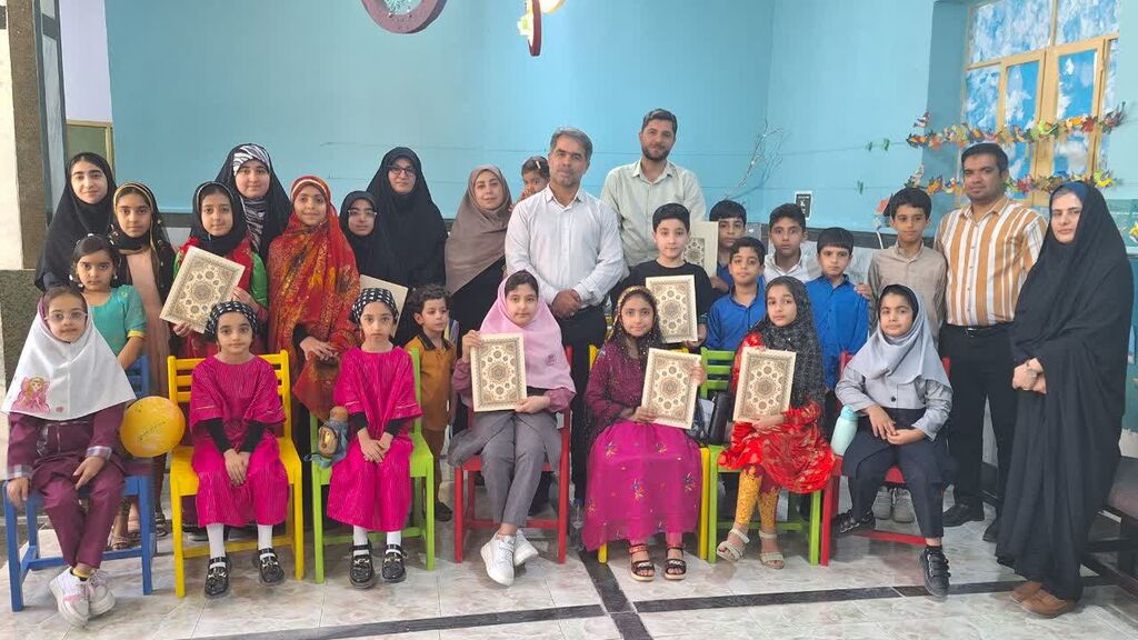 برگزاری مراسم واحد سیار شهری مرکز فرهنگی هنری پارسیان در هفته ملی کودک برگزاری مراسم واحد سیار شهری مرکز فرهنگی هنری پارسیان در هفته ملی کودک