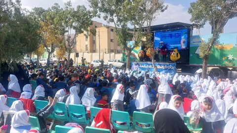 تماشاخانه سیار با نمایش «شهر میوه‌ها» در استان زنجان