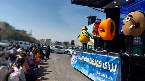 تماشاخانه سیار با نمایش «شهر میوهها» در استان زنجان