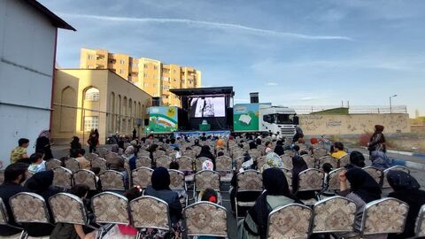 تماشاخانه سیار با نمایش «شهر میوهها» در استان زنجان