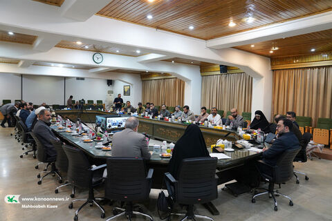 نشست هماندیشی اکران فیلم سینمایی «باغ کیانوش»