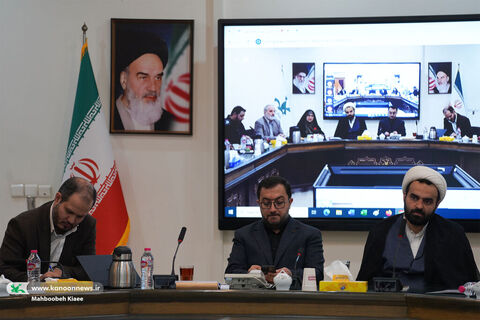 نشست هماندیشی اکران فیلم سینمایی «باغ کیانوش»