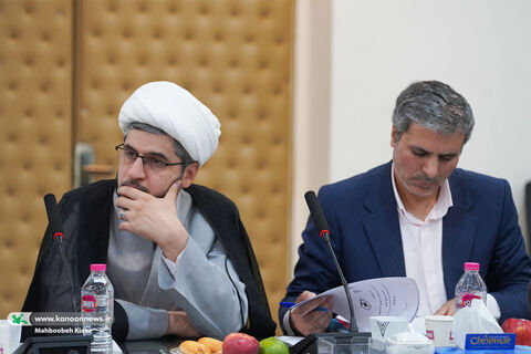 نشست هماندیشی اکران فیلم سینمایی «باغ کیانوش»