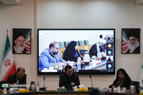 نشست هماندیشی اکران فیلم سینمایی «باغ کیانوش»