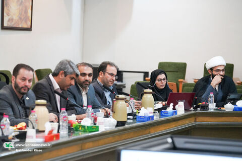 نشست هماندیشی اکران فیلم سینمایی «باغ کیانوش»