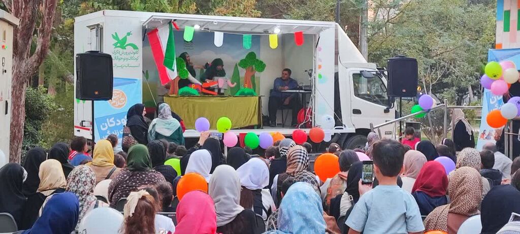 تماشاخانه نیرو هوایی تماشاخانه سیار استان تهران با نمایشعروسکی و قصهگویی در منطقه ۱۳ تهران