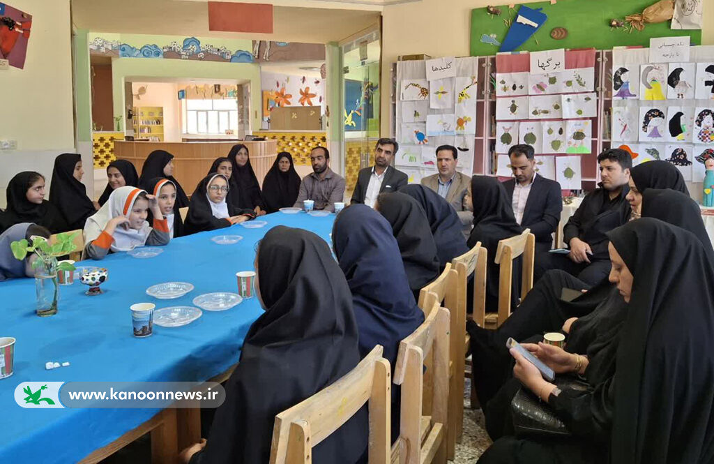 دیدار فرماندار بهاباد با کودکان _یزد فرماندار بهاباد با جمعی از اعضای مرکز فرهنگی هنری کانون دیدار کرد