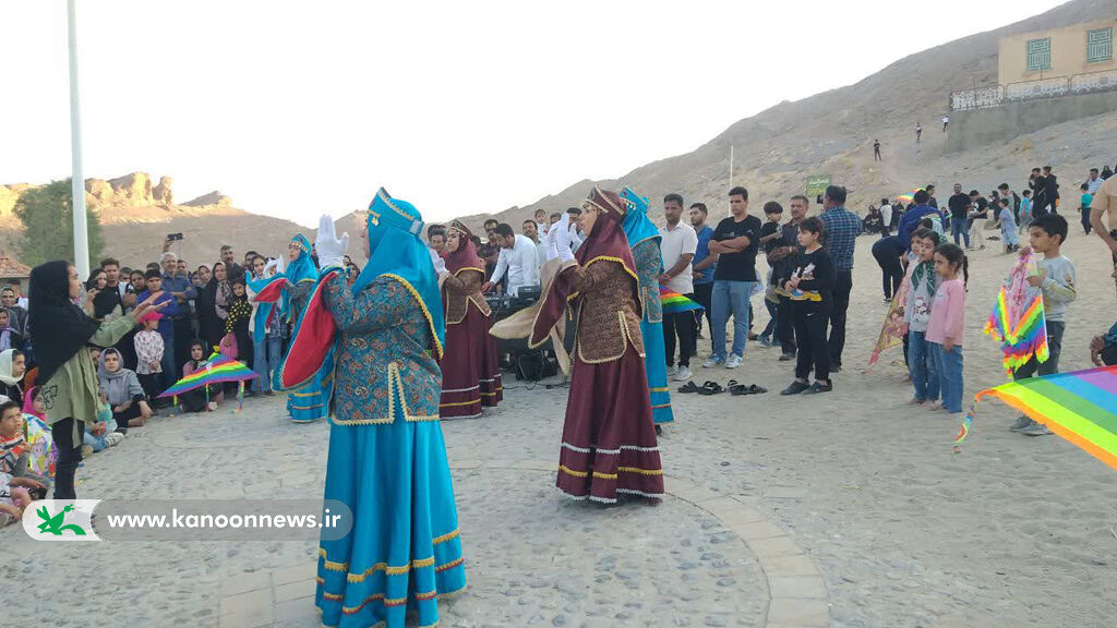 جشنواره پرواز  بادبادک‌ها در مهریز با استقبال مردم روبرو شد