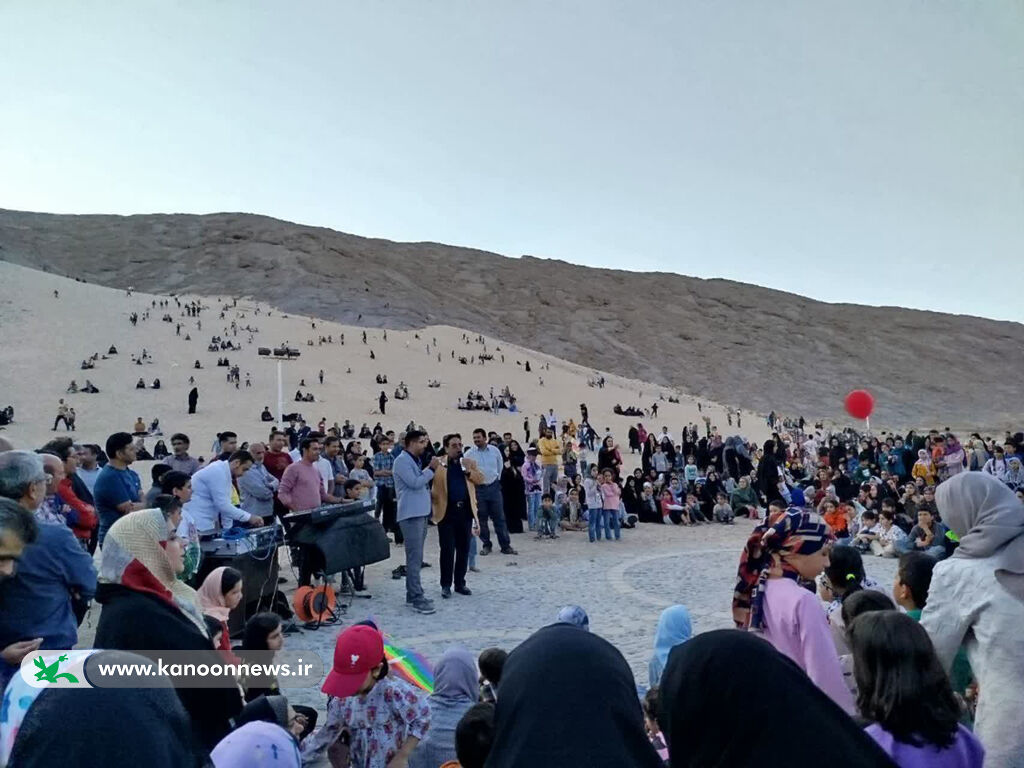 جشنواره پرواز  بادبادک‌ها در مهریز با استقبال مردم روبرو شد