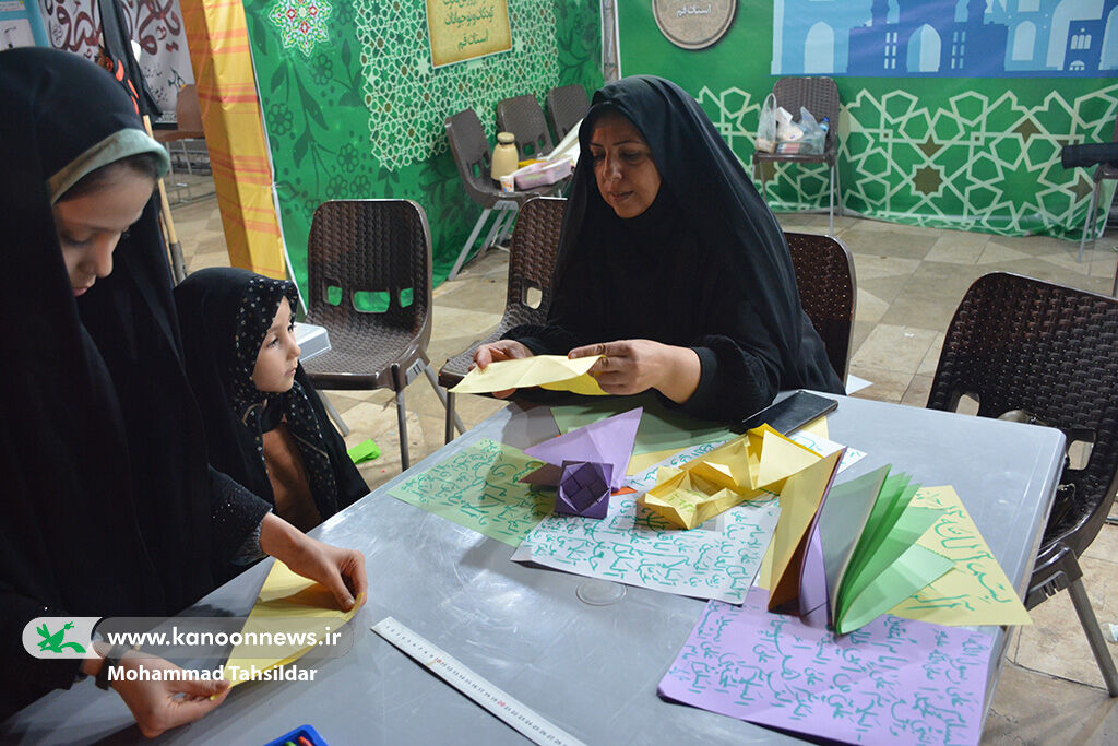 برپایی موکب فرهنگی کانون قم در صحن آستانه