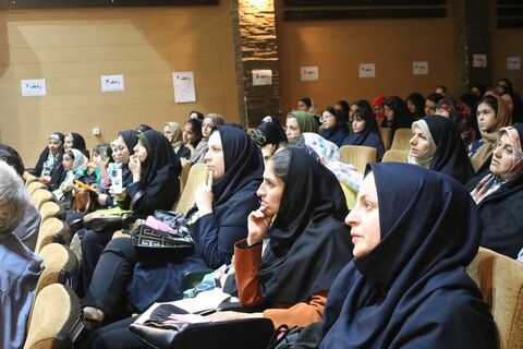 چند نما از برگزاری نخستین همایش استانی قصهگویی به همت کانون استان قزوین