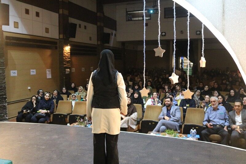 نخستین همایش استانی قصهگویی