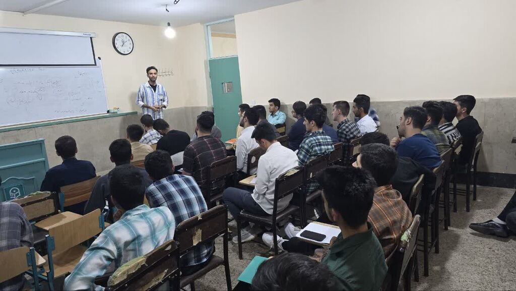 حضور اعضای دبیرخانه قصهگویی در کلاسهای دانشگاه فرهنگیان کرمانشاه