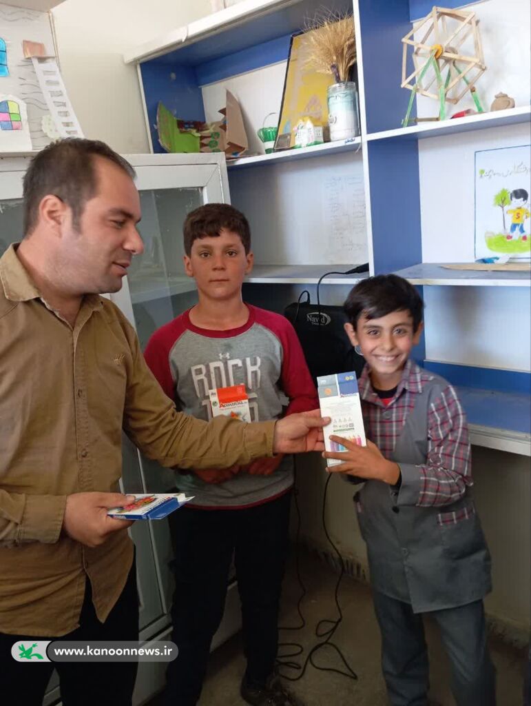 کتابخانههای سیار کانون زنجان در هفته ملی کودک