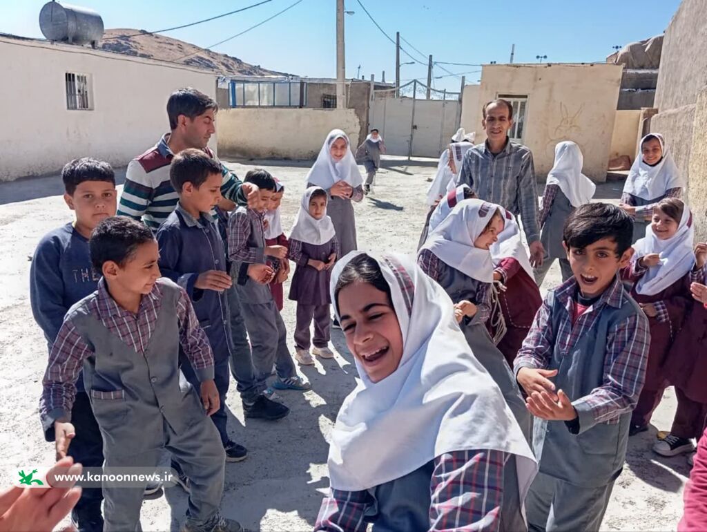 کتابخانههای سیار کانون زنجان در هفته ملی کودک