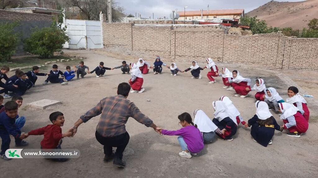 کتابخانههای سیار کانون زنجان در هفته ملی کودک