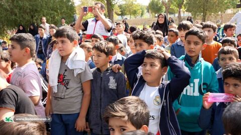 تماشاخانه سیار با نمایش «شهر میوه‌ها» در استان زنجان