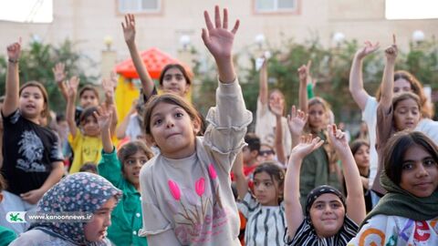 تماشاخانه سیار با نمایش «شهر میوه‌ها» در استان زنجان