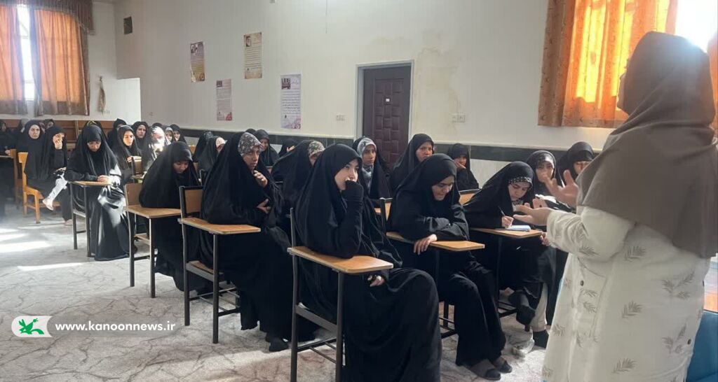 قصه گویی خراسان جنوبی برگزاری کارگاه قصه گویی در حوزه علمیه بانوان قاین
