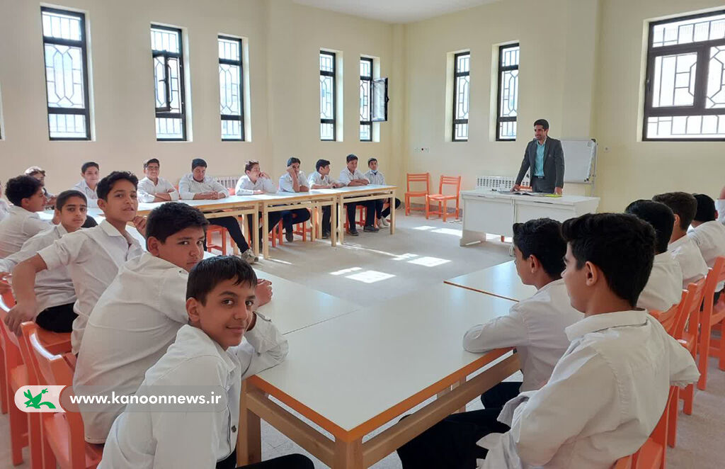 سلسله نشست تخصصی یزد سلسله نشستهای تخصصی با موضوع "آشنایی با تغییر و تحولات نوجوانی" در مجومرد برگزار شد