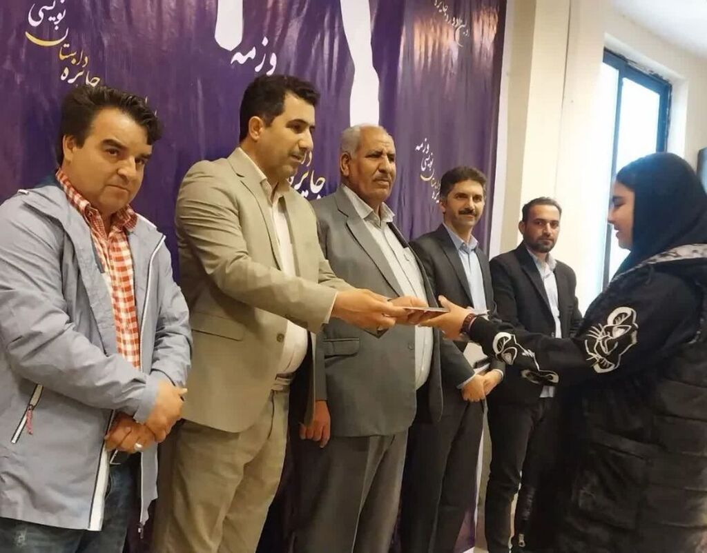 نویسنده نوجوان مرکز اسلامآباد غرب از کتابش نوشت