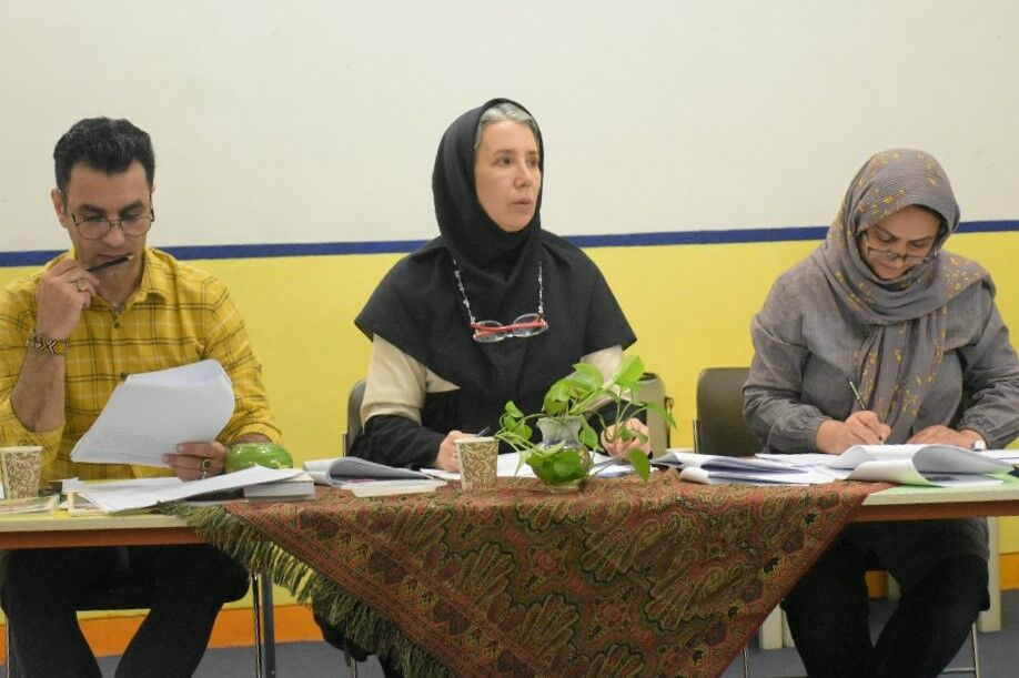 کودکان و نوجوانان همیشه در سایهسار مطالعهی ادبیات خصوصا شعر به صلح و مهر میاندیشند