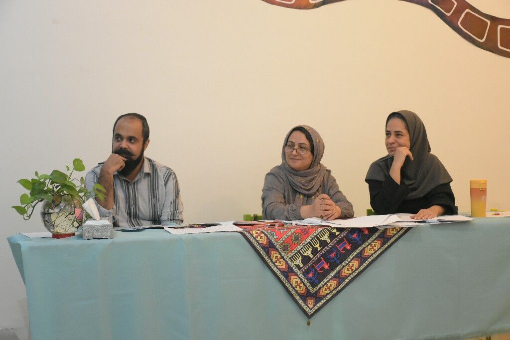 کودکان و نوجوانان همیشه در سایهسار مطالعهی ادبیات خصوصا شعر به صلح و مهر میاندیشند