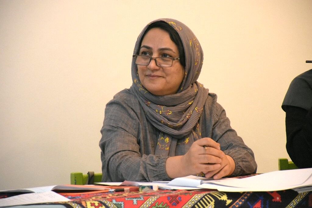 طاهره شهابی کودکان و نوجوانان همیشه در سایهسار مطالعهی ادبیات خصوصا شعر به صلح و مهر میاندیشند