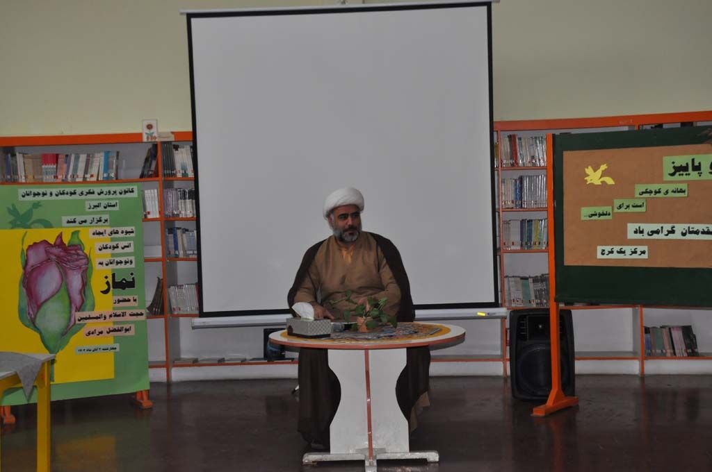 نشست آموزشی «شیوههای انس کودکان و نوجوانان با نماز» در کرج