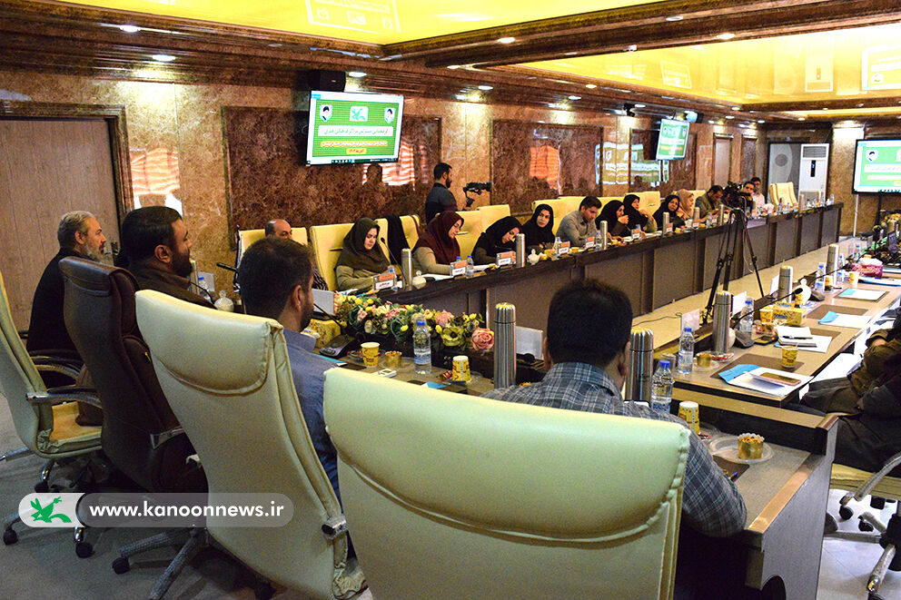 جامعه فرهیخته جامعه ای کتاب خوان است