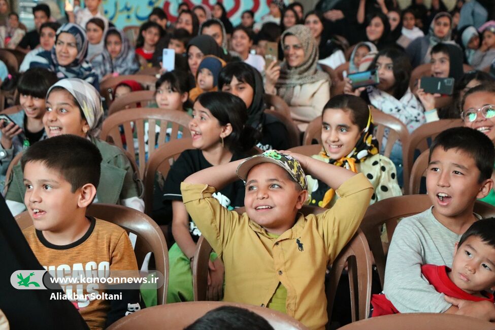 استقبال بیسابقه کودکان کرمانی از تماشاخانه سیار کانون