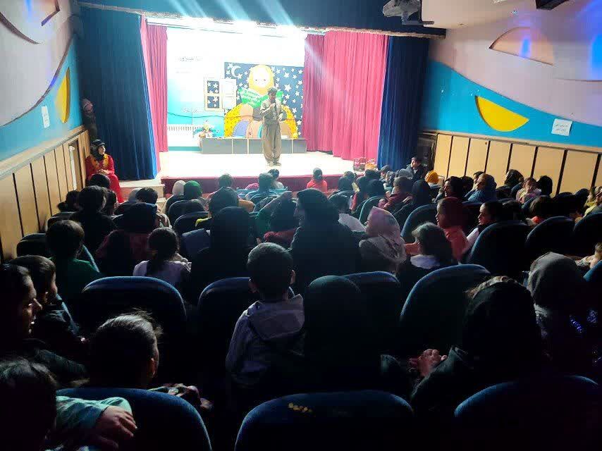 کاروان قصهگویی به سرزمین قصههای روانسر رسید